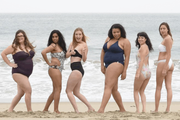 Mulheres recriam anúncios de roupas de banho da Victoria’s Secret