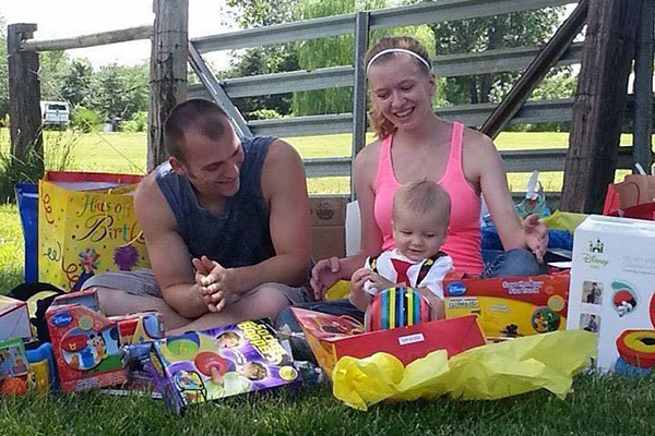 Mãe faz desabafo comovente após filho de apenas 15 meses morrer em acidente de carro