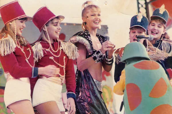 Paquitas se reencontram para almoço de confraternização 30 anos após estreia de “Xou da Xuxa”
