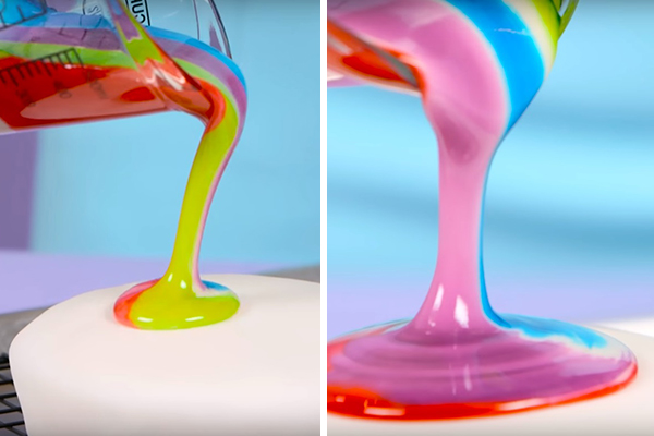 Vídeo que ensina como reproduzir técnica tie dye em bolos faz sucesso na internet
