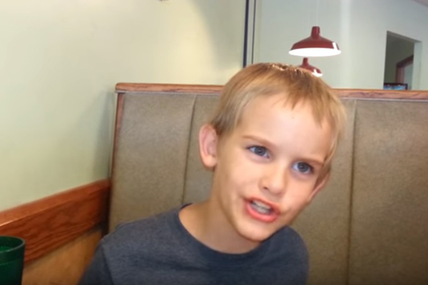 Este garotinho vai resolver seus problemas de matemática com uma simples resposta