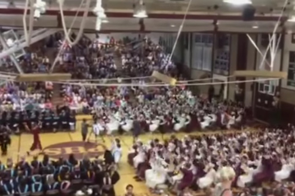 Formandos surpreendem com coreografia divertida e fazem sucesso na web