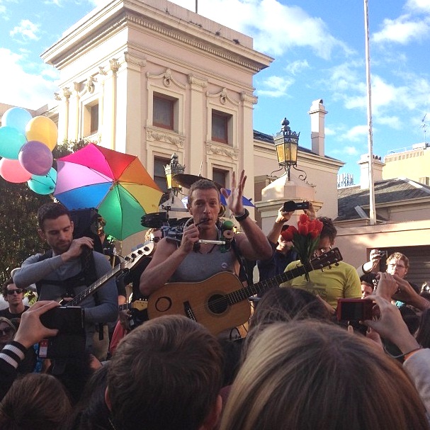 Coldplay faz uma parada surpresa pelas ruas de Sydney