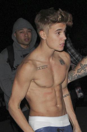 Parabéns, Justin Bieber! Confira os dez piores looks do ídolo teen