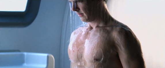 Viu isso? Vilão de novo ‘Star Trek’ aparece tomando banho em cena inédita do longa