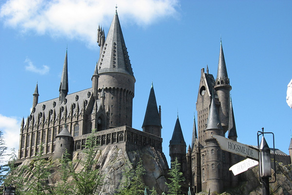 Parque do Harry Potter lança versão quente da cerveja amanteigada; veja outros drinques do mundo mágico