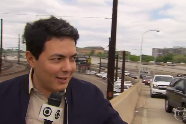 Repórter da Globo leva bronca da polícia americana em link ao vivo