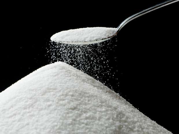 Refrigerantes e sucos prontos têm alto teor de açúcar?