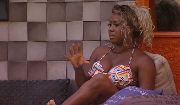 Adélia, do BBB16, enfurece internet ao contar que maltratava cachorros quando criança