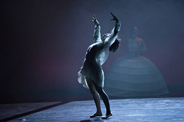 Espetáculo iTMOi, por Akram Khan Dance Company Espetáculo iTMOi, por Akram Khan Dance Company