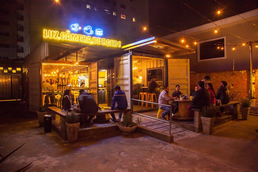 Três casas em contêineres