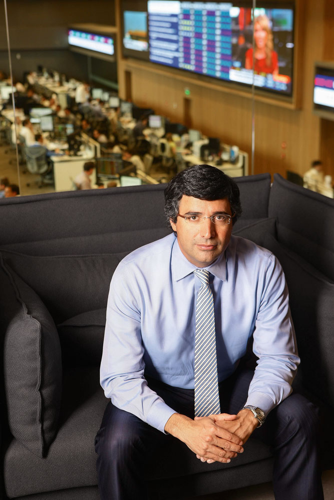 André Esteves aguarda decisão da Justiça em sua casa no Jardim América