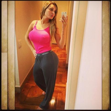 andressa-urach-dorme-de-cuecao-169322