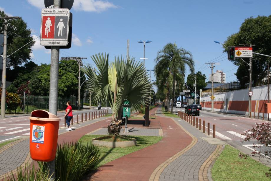 A Avenida Presidente Kennedy é uma das principais da cidade e ótima opção de passeio