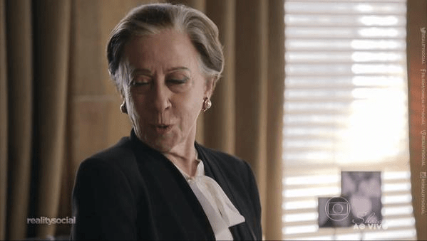 Fernanda Montenegro manda beijinho no ombro em ‘Babilônia’ e internet vai à loucura