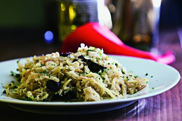 Bacalhau à brás, servido no Da Terrinha: peixe desfiado combinado a batata palha, azeitona e ovo Bacalhau à brás, servido no Da Terrinha: peixe desfiado combinado a batata palha, azeitona e ovo