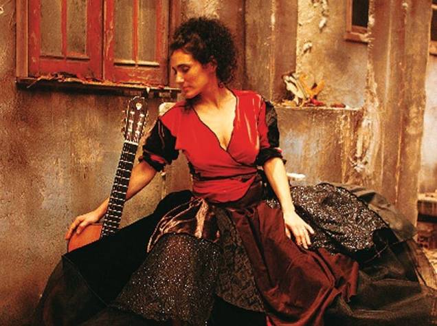 A cantora, compositora e violonista Badi Assad A cantora, compositora e violonista Badi Assad
