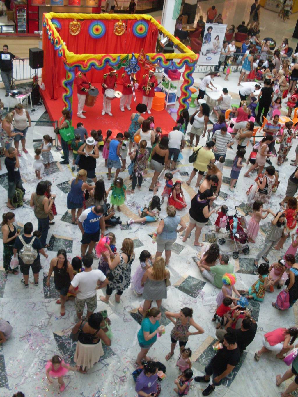 Bailinho de Carnaval no Santana Parque Shopping