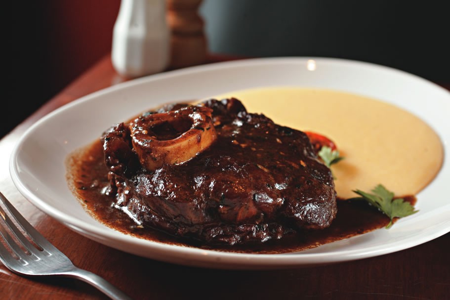 Ossobuco guarnecido de polenta cremosa