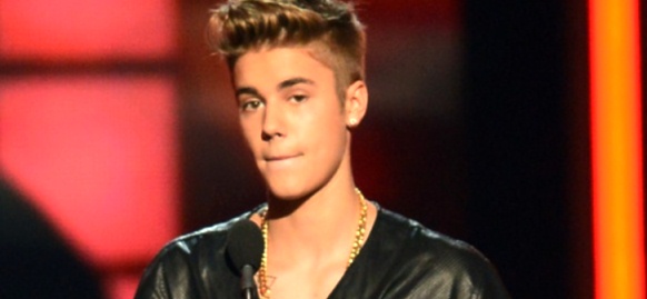 billboard-music-awards-2013-justin-bieber-performs-twice-video