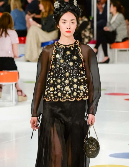 Novidade, bolsa Chanel em formato de casco de tartaruga está à venda em São Paulo por preço salgado