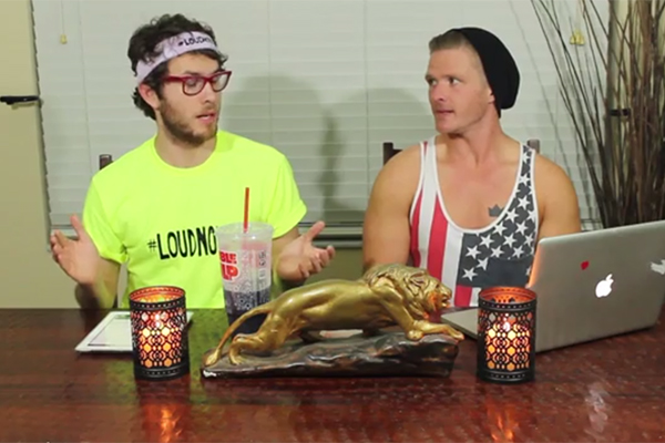 Dupla de americanos que fez piadas com brasileiros na Disney pede desculpa em novo vídeo