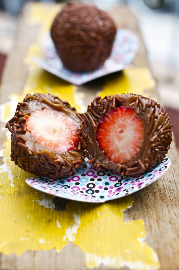 BRIGADEIRO RECHEADO DE MORANGO