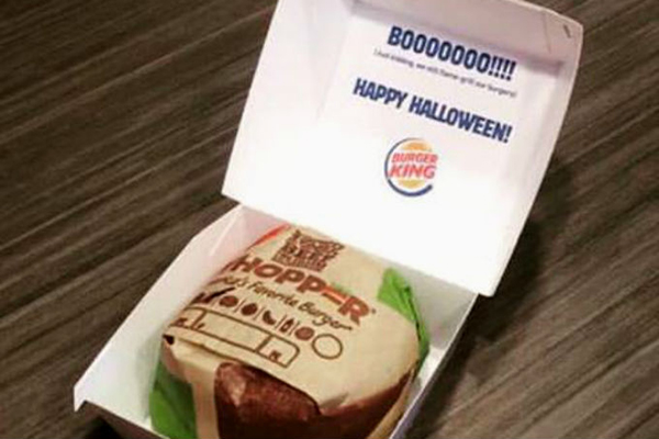 Burger King aproveita o Dia das Bruxas para “cutucar” o McDonald’s com pegadinha divertida