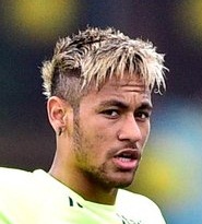 Neymar aparece com visual novo no treino da seleção
