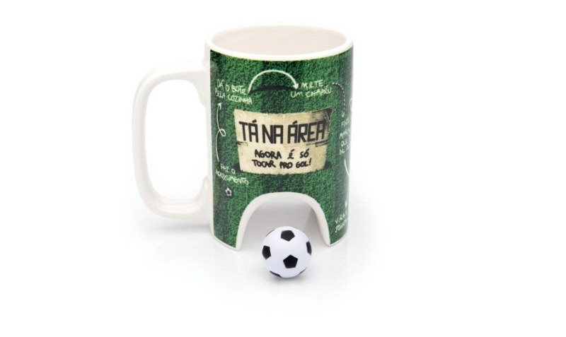 Caneca Tá na Área com bolinha de futebol da Imaginarium