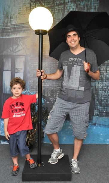 Cenário de Cantando na Chuva está disponível na Fnac Pinheiros