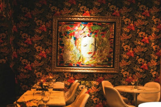 Obras de Ivald di Granato decoram o restaurante Obras de Ivald di Granato decoram o restaurante