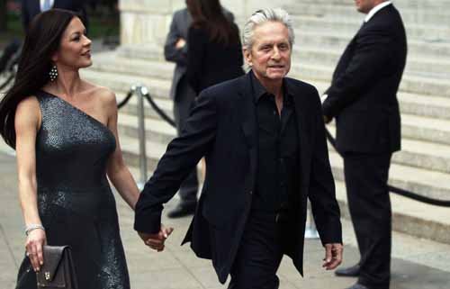 Michael Douglas e Catherine Zeta-Jones confirmam separação