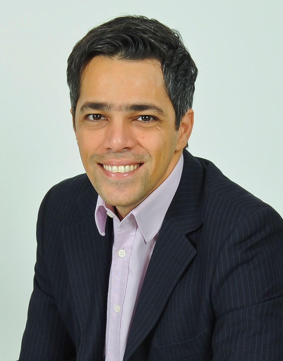 O homem por trás do maior Papai Noel do Mundo