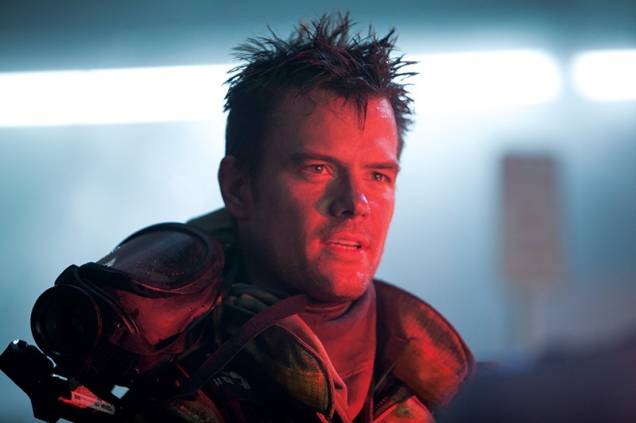 Fogo contra Fogo: o ator Josh Duhamel na pele de um bombeiro que testemunhou duplo homicídio Fogo contra Fogo: o ator Josh Duhamel na pele de um bombeiro que testemunhou duplo homicídio