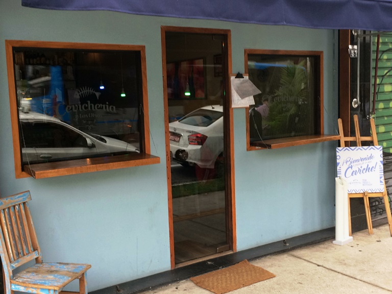 Fachada do Ceviche y los Otros: endereço com almoços concorridos no Itaim (Foto: Arnaldo Lorençato)