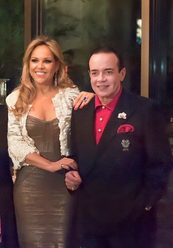 Chiquinho Scarpa pede namorada em casamento, mas ouve “ainda não”