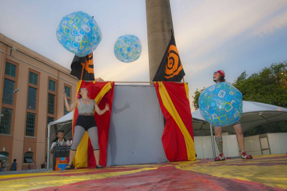 Espetáculo <em>Ora Bolas!</em> faz parte da programação do Circo Híbrido, no Sesc Pinheiros