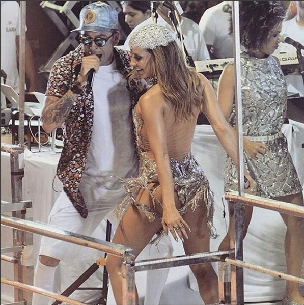 Vaias tomam conta de show de Claudia Leitte