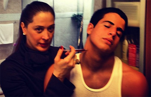 Foto do dia: Claudia Raia dá “seringada” no filho Enzo