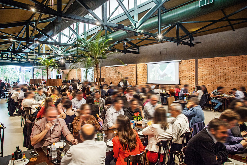 Dono do Coco Bambu inaugura a quarta filial na cidade