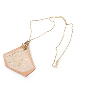 Surface To Air: Colar de couro da Muggia Surface To Air: Colar de couro da Muggia