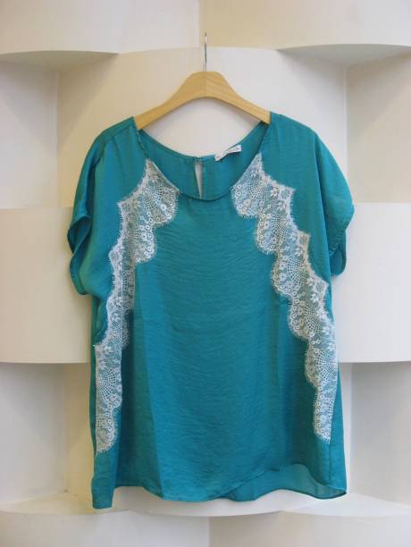 Garage Modas: blusa verde com renda