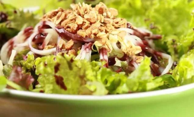 Salada de palmito pupunha e quinoa ao molho de açaí Salada de palmito pupunha e quinoa ao molho de açaí