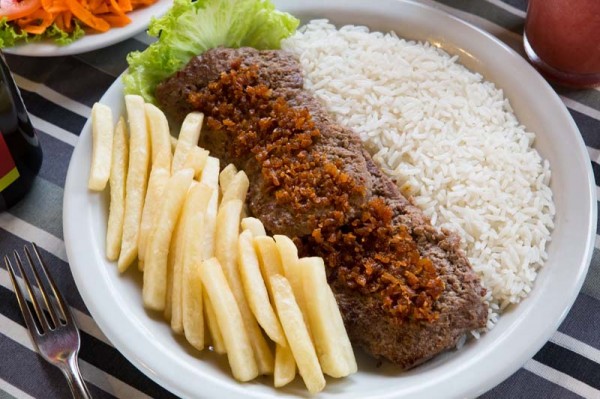 Uma boa opção para comer bem e pagar pouco durante o feriado. Uma boa opção para comer bem e pagar pouco durante o feriado.