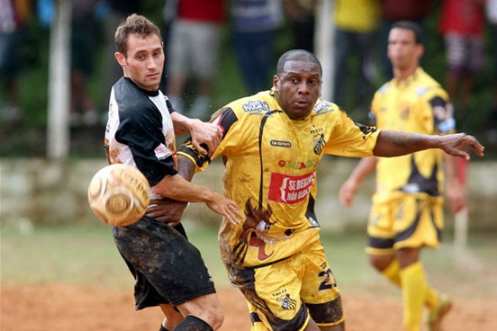 O Divino é aqui: conheça vinte campos de várzea da cidade