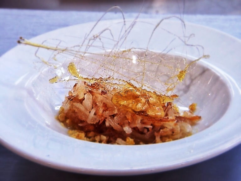 Receita: cocada com crocante de nozes da chef Derileusa Rosa (Cozinha sob Pressão)