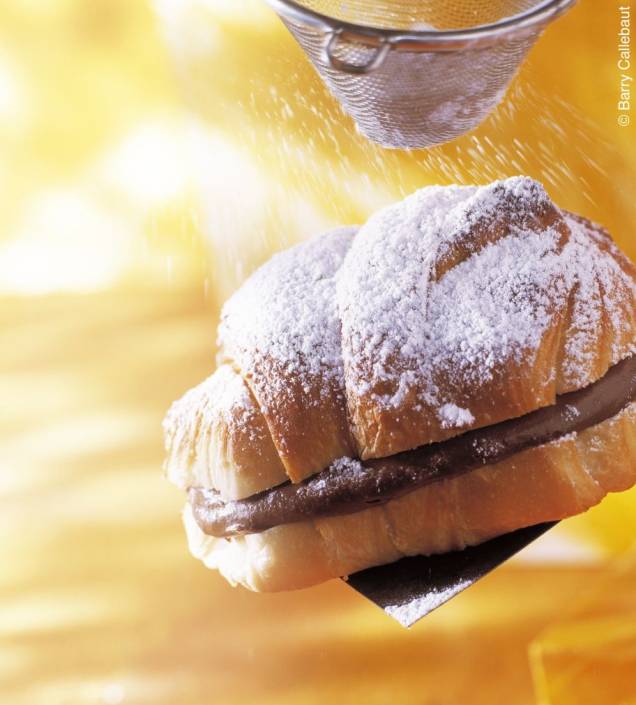 Croissant recheado com creme de chocolate Croissant recheado com creme de chocolate