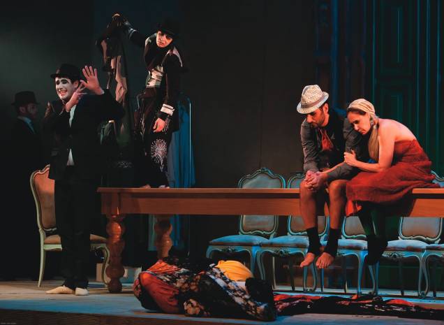 Marco Furlan, Cacá Toledo, Letícia Teixeira, Flávio Tolezani e Xuxa Lopes: encenação de efeito Marco Furlan, Cacá Toledo, Letícia Teixeira, Flávio Tolezani e Xuxa Lopes: encenação de efeito