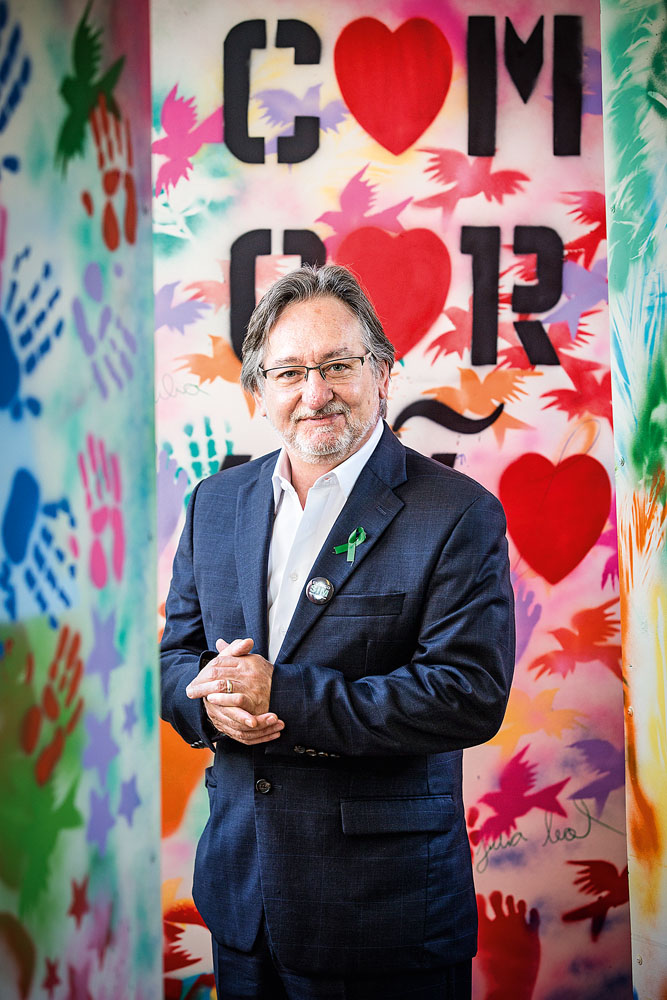 Ele preside ONG referência no tratamento de paralisia cerebral